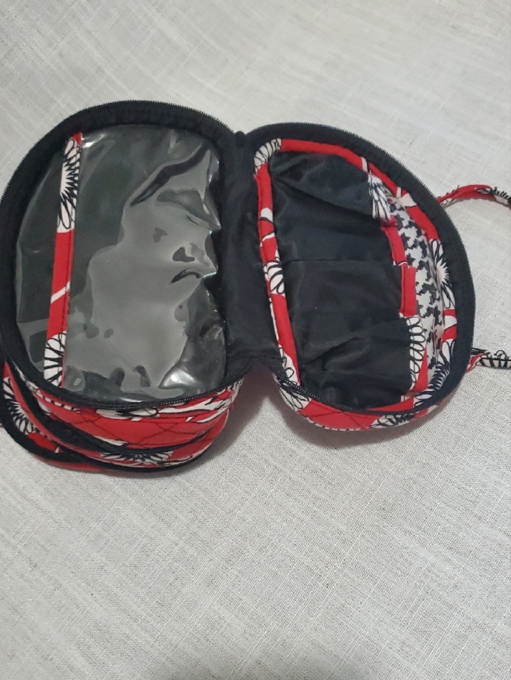 Vera Bradley Makeup/anything Carry Case. - Picture 6 of 6